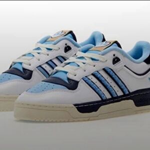 Adidas Sneakers